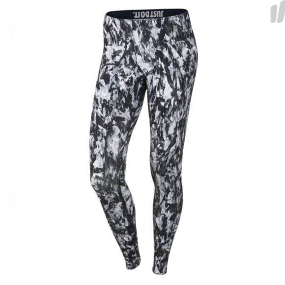 Nike Leg-A-See Mishmash Allover Print Leggings - Picture 2 of 13